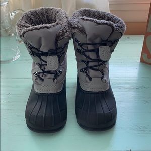 Snow boots